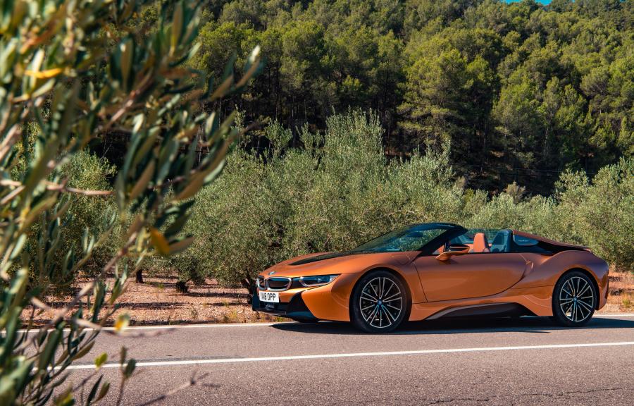  BMW i8 Roadster (I15) 2018 года  (UK) (фото 42 из 97)